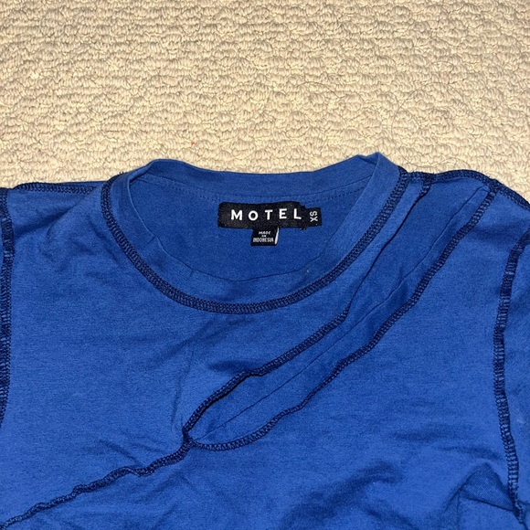 Blue motel rocks asymmetrical long sleeve top - Picture 3 of 3